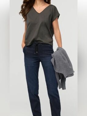 Women's Straight-Leg Jeans with Frayed hem in Dark Blue